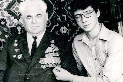 За наше счастье шёл в бой отец